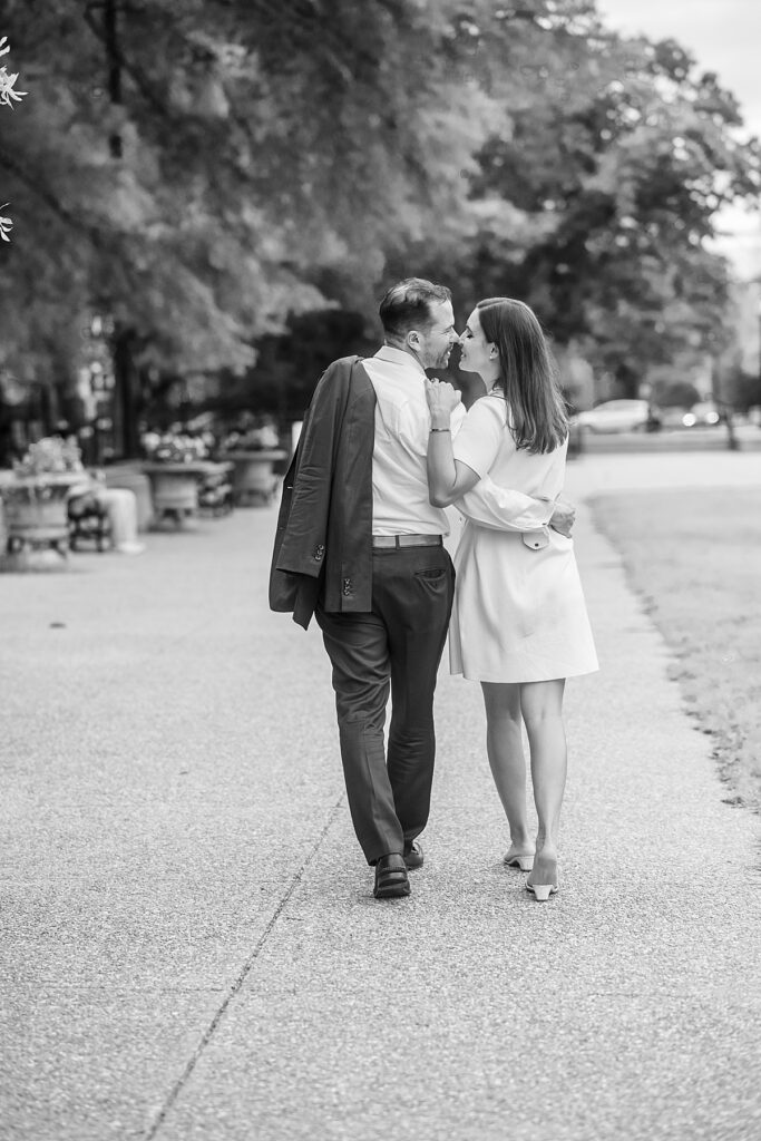 Walking in Lincoln Park | Engagement photographer Washington DC