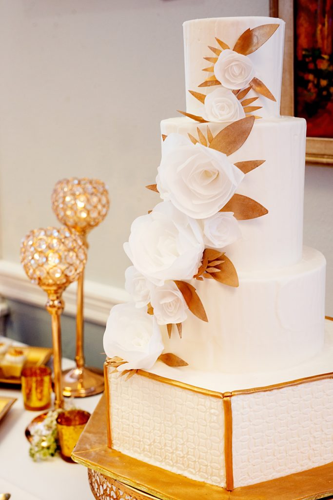 Classic wedding cake design, Orlando wedding photographer