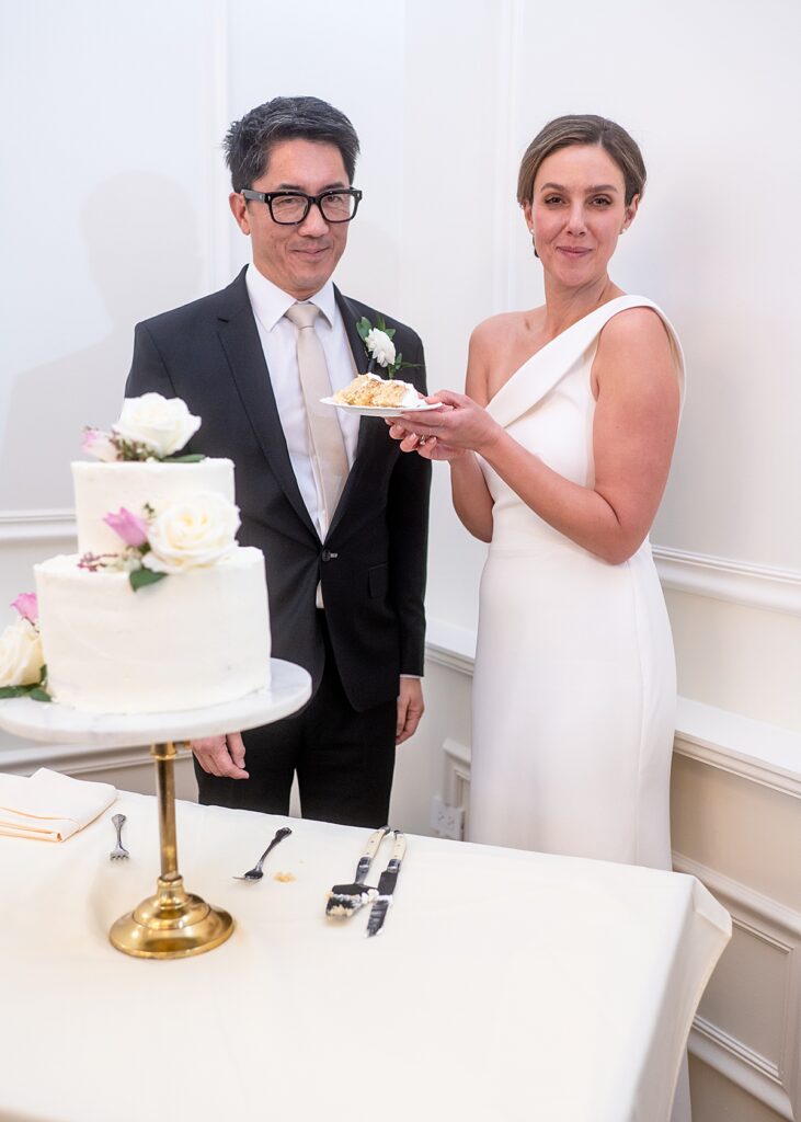 Bride and groom cut their cake at wedding | Cedar Knoll Inn